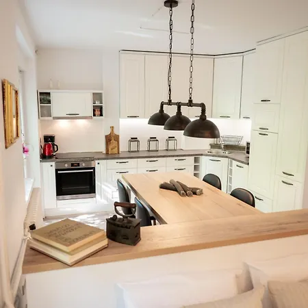Nanis Place In *
