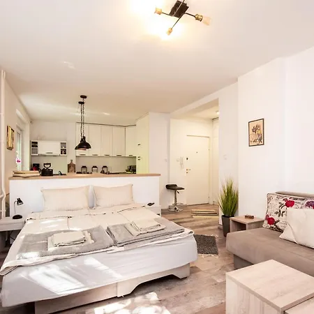 Nanis Place In Apartment